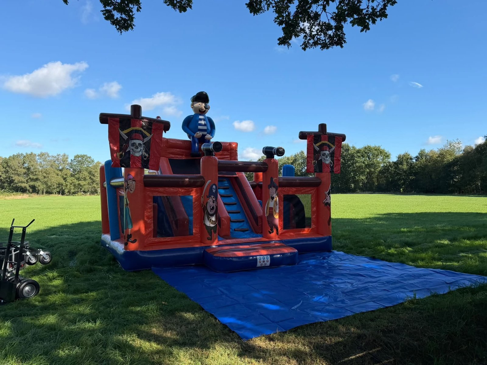 Piraat Multiplay Springkussen met Glijbaan huren in Groningen